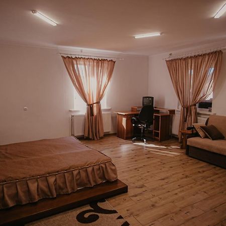 Лісова Пісня Апартаменти Husyatyn Exterior photo
