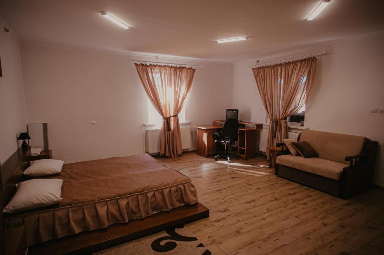 Лісова Пісня Апартаменти Husyatyn Exterior photo