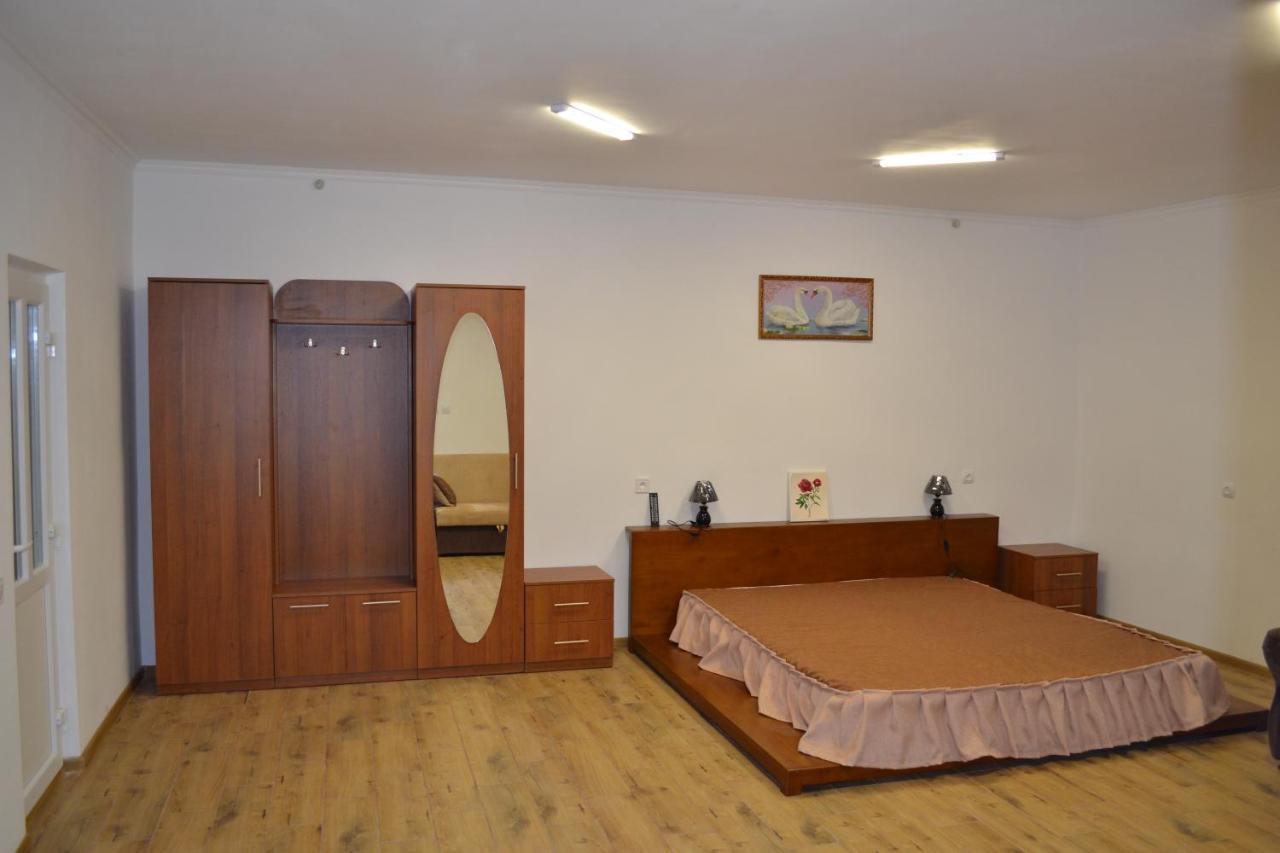 Лісова Пісня Апартаменти Husyatyn Exterior photo